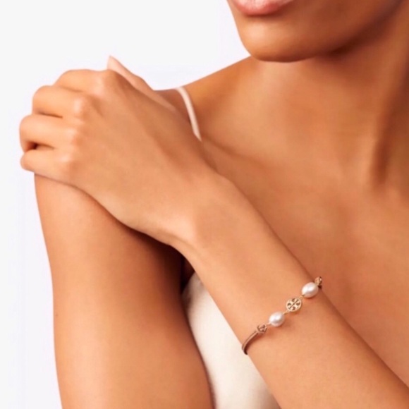 TORY BURCH • Miller Pearl Leather Logo Bracelet - Picture 3 of 6
